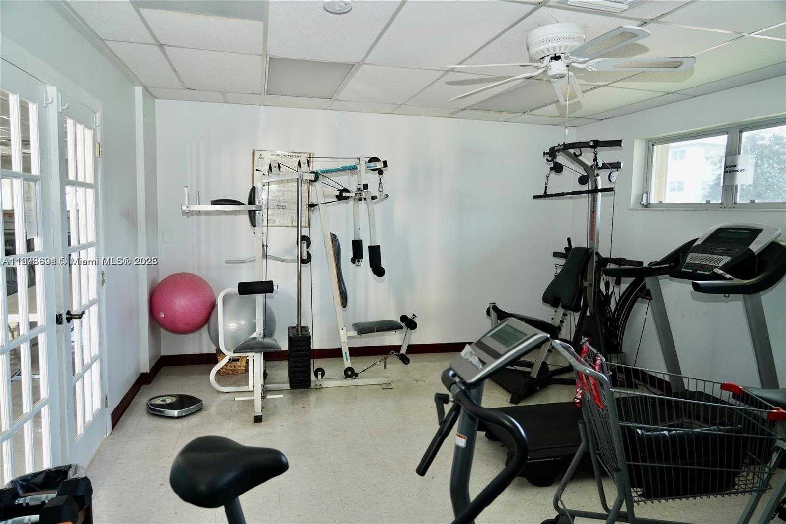 Small Image of 5300 WASHINGTON ST #S112, Hollywood Number 17