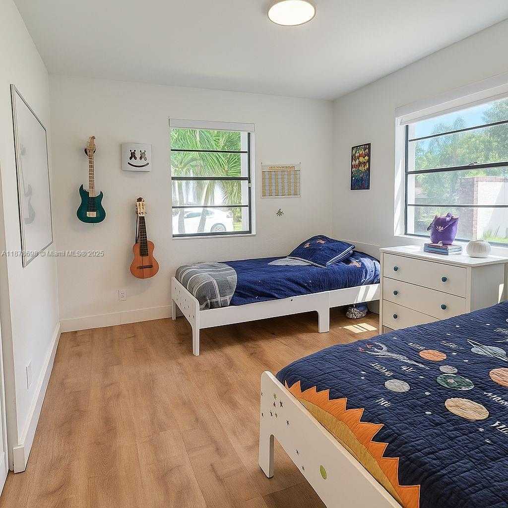 Small Image of 2155 BATON ROUGE, Weston Number 6