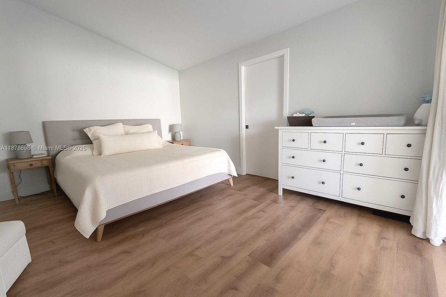 Small Image of 2155 BATON ROUGE, Weston Number 7