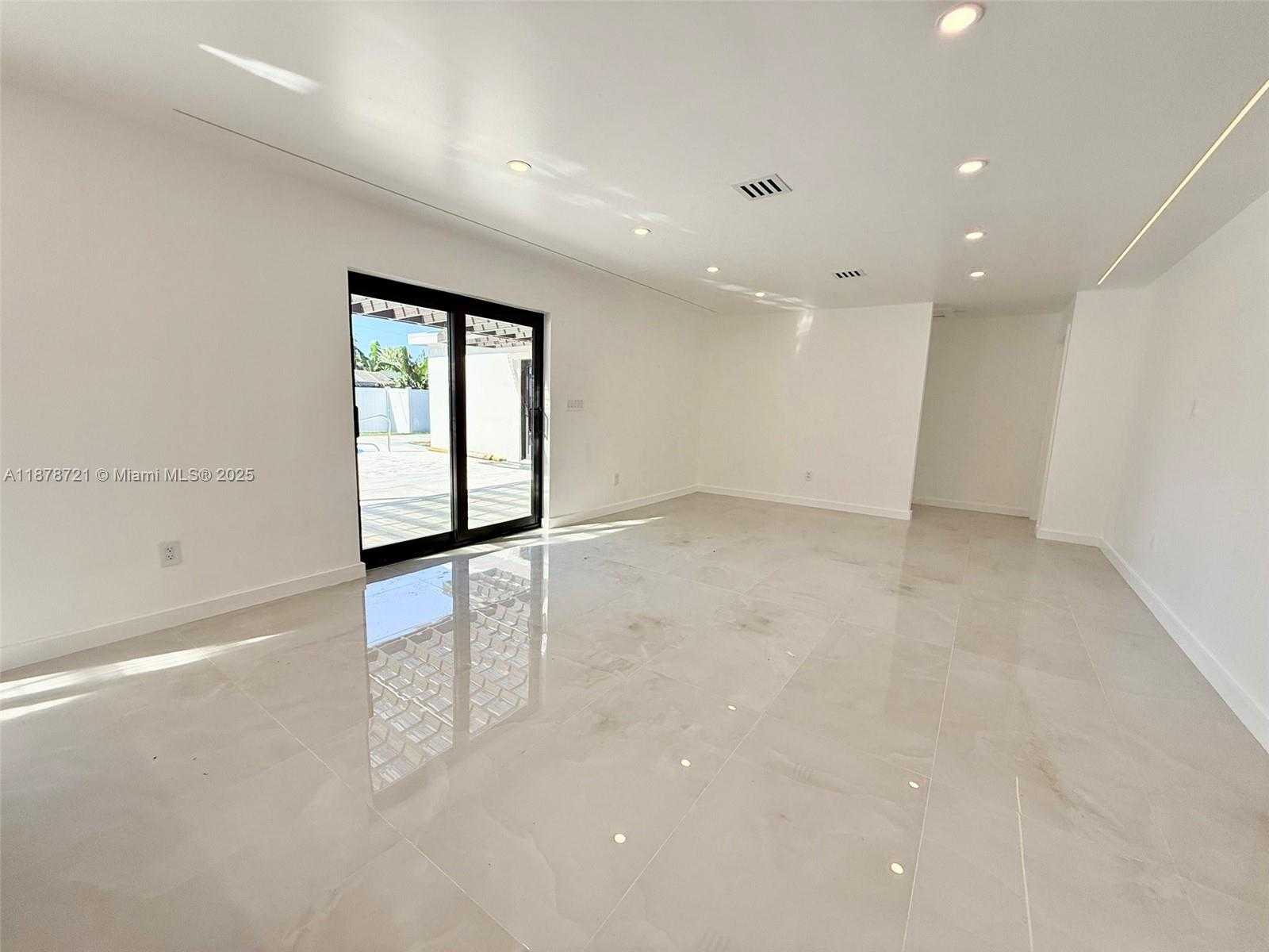 Small Image of 3322 COOLIDGE ST, Hollywood Number 2