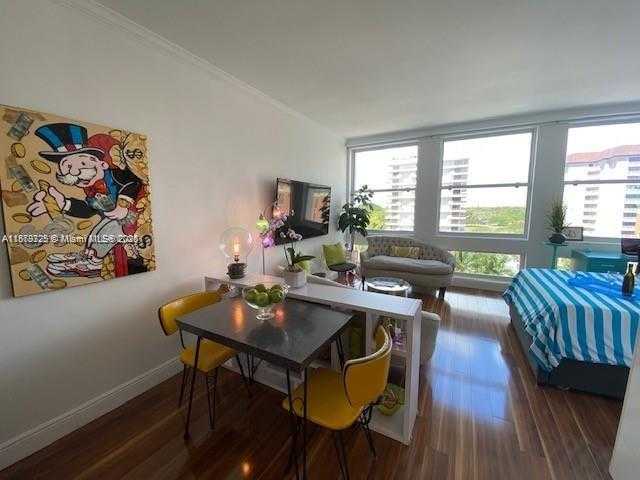 Small Image of 700 BILTMORE WAY #716, Coral Gables Number 2