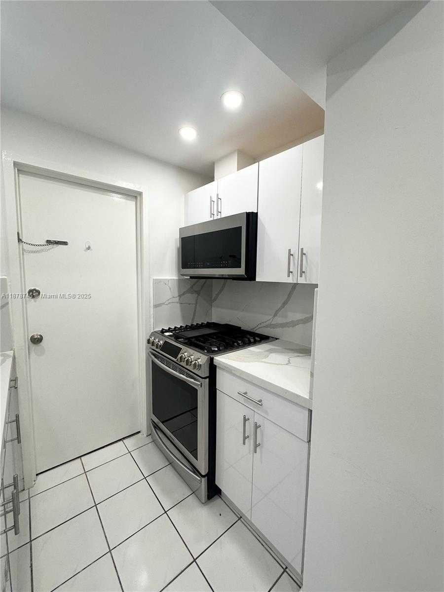 Small Image of 8400 BYRON AVE #2D, Miami Beach Number 10