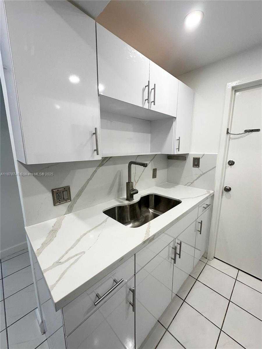 Small Image of 8400 BYRON AVE #2D, Miami Beach Number 11