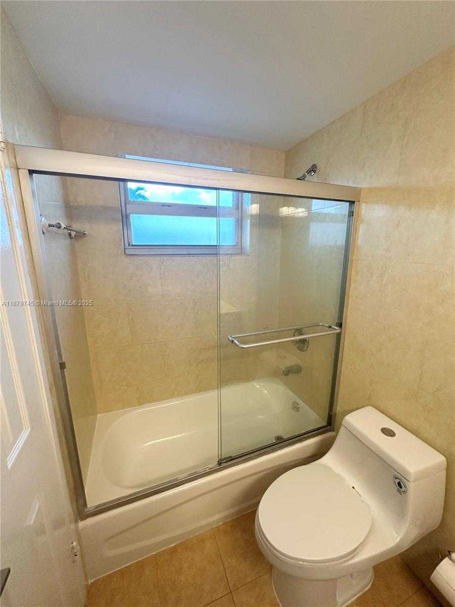 Small Image of 8400 BYRON AVE #2D, Miami Beach Number 13