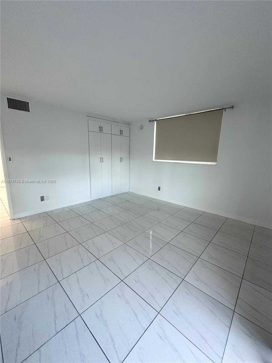 Small Image of 8400 BYRON AVE #2D, Miami Beach Number 15
