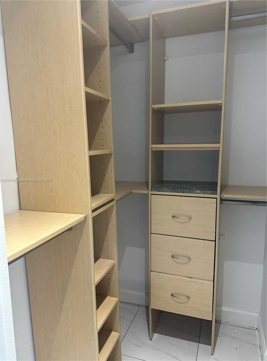 Small Image of 8400 BYRON AVE #2D, Miami Beach Number 16