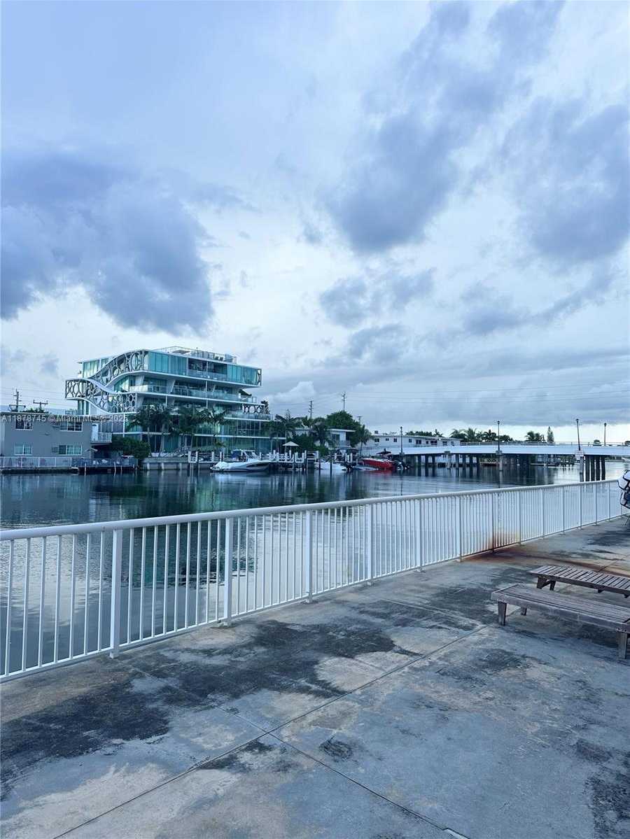 Small Image of 8400 BYRON AVE #2D, Miami Beach Number 18