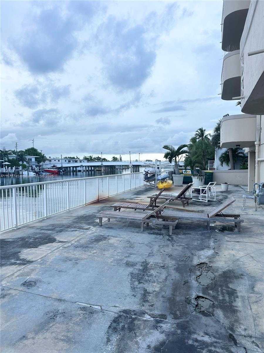 Small Image of 8400 BYRON AVE #2D, Miami Beach Number 20