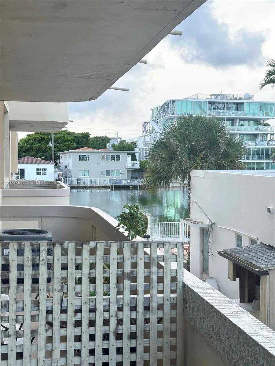 Small Image of 8400 BYRON AVE #2D, Miami Beach Number 21