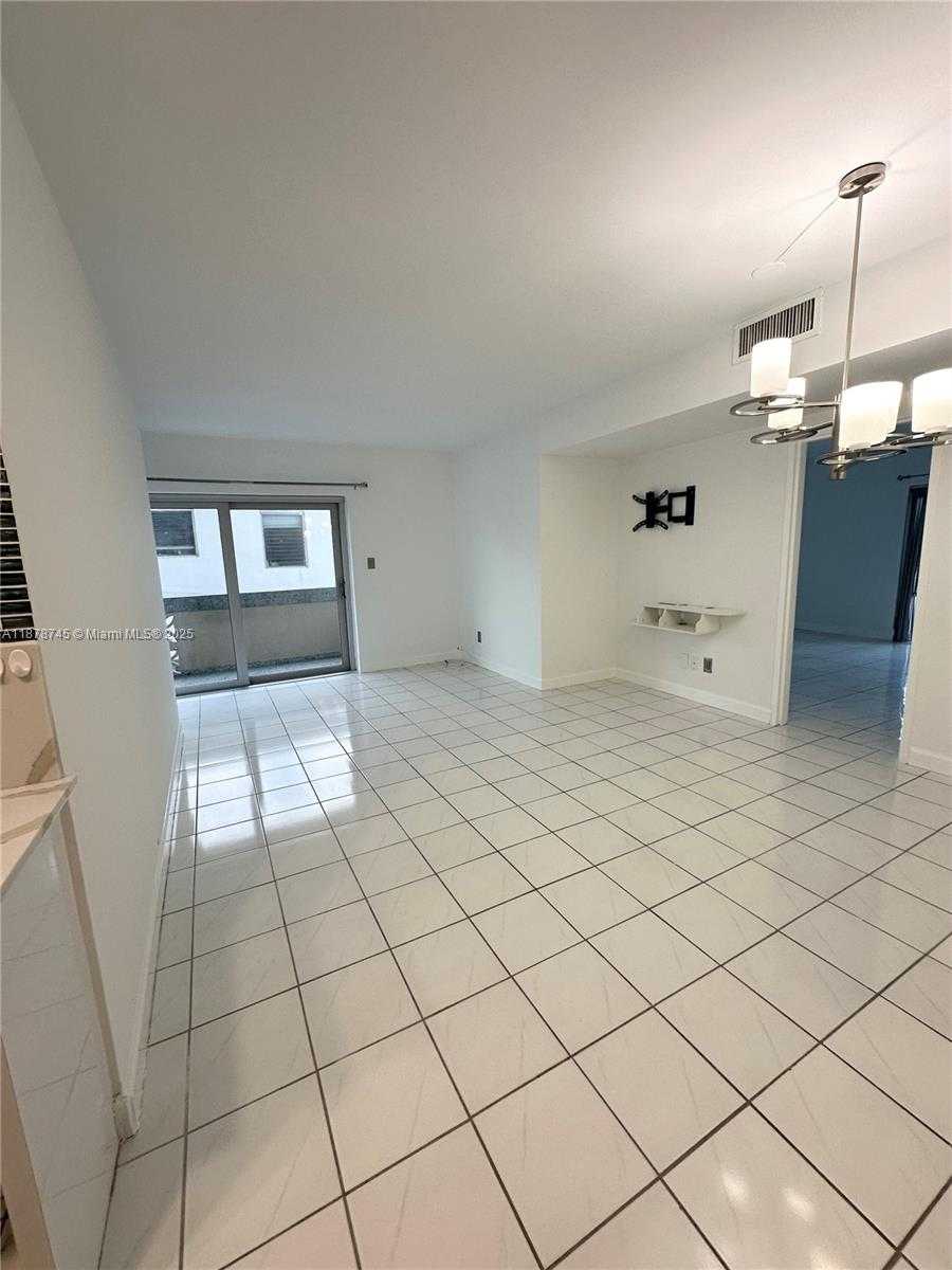 Small Image of 8400 BYRON AVE #2D, Miami Beach Number 3