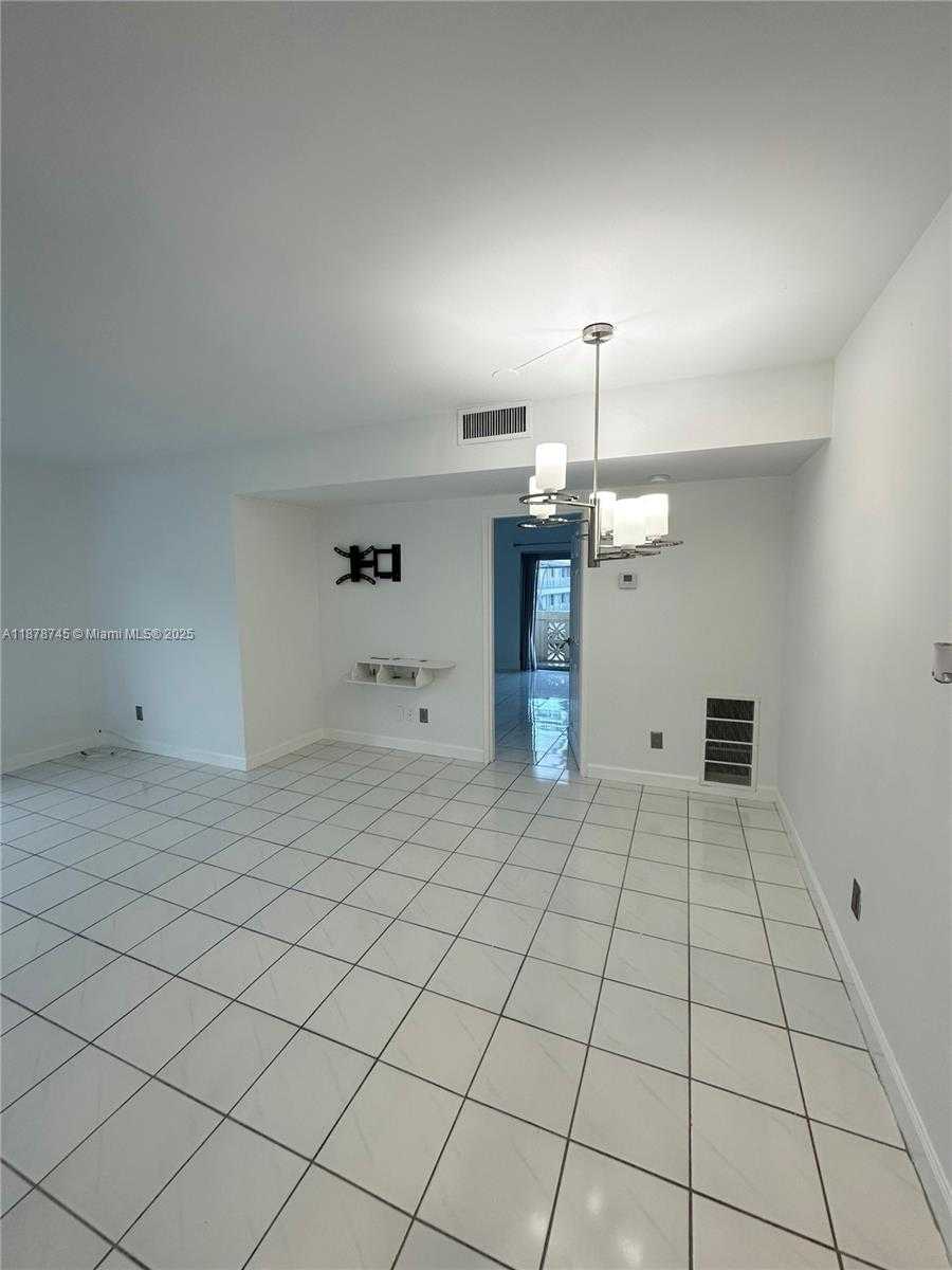 Small Image of 8400 BYRON AVE #2D, Miami Beach Number 4