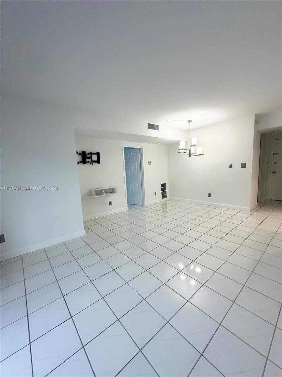 Small Image of 8400 BYRON AVE #2D, Miami Beach Number 6