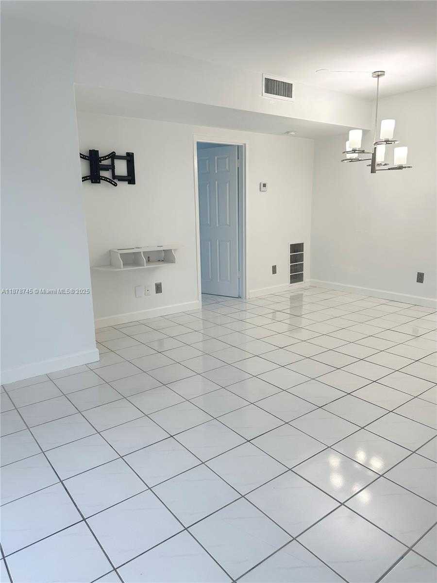 Small Image of 8400 BYRON AVE #2D, Miami Beach Number 7