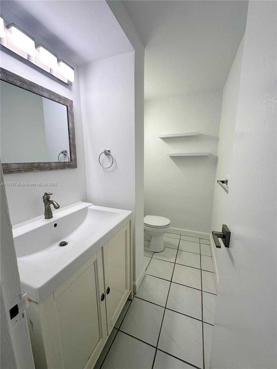 Small Image of 8400 BYRON AVE #2D, Miami Beach Number 9