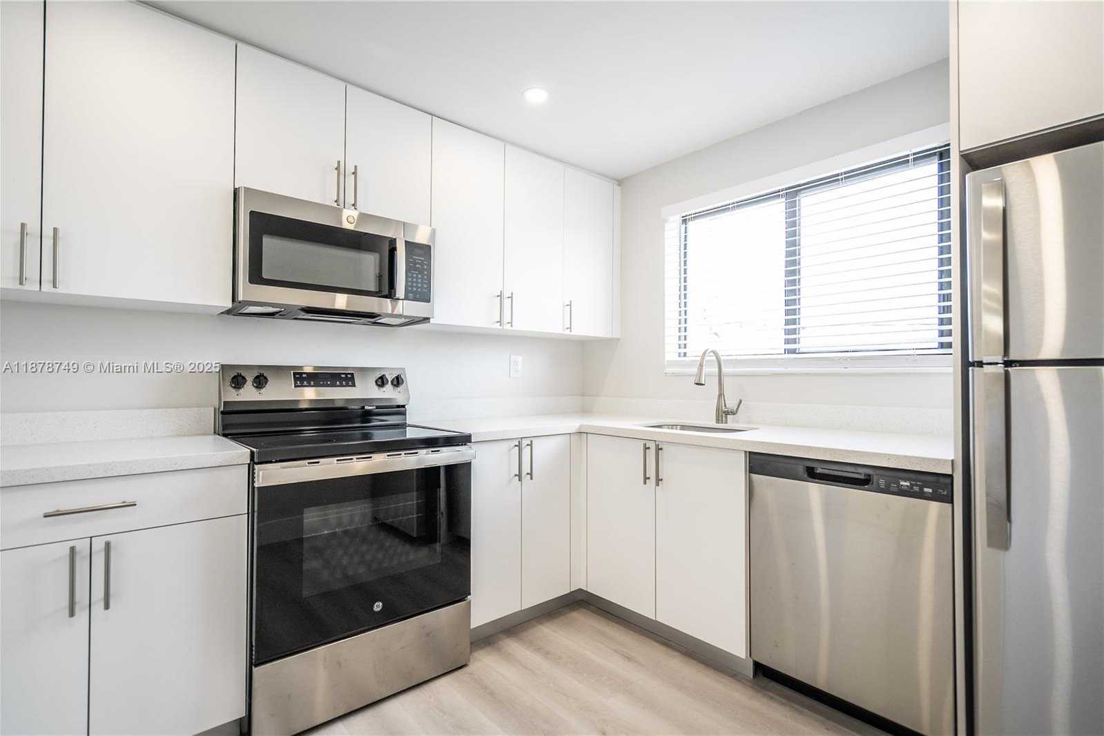 Small Image of 6960 RUE VENDOME #301, Miami Beach Number 13
