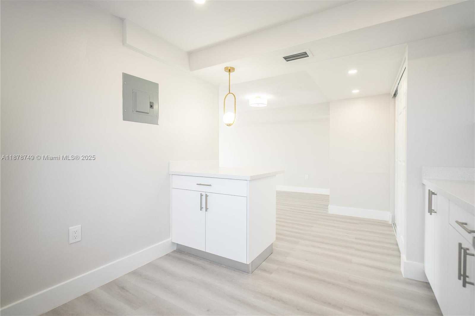 Small Image of 6960 RUE VENDOME #301, Miami Beach Number 14