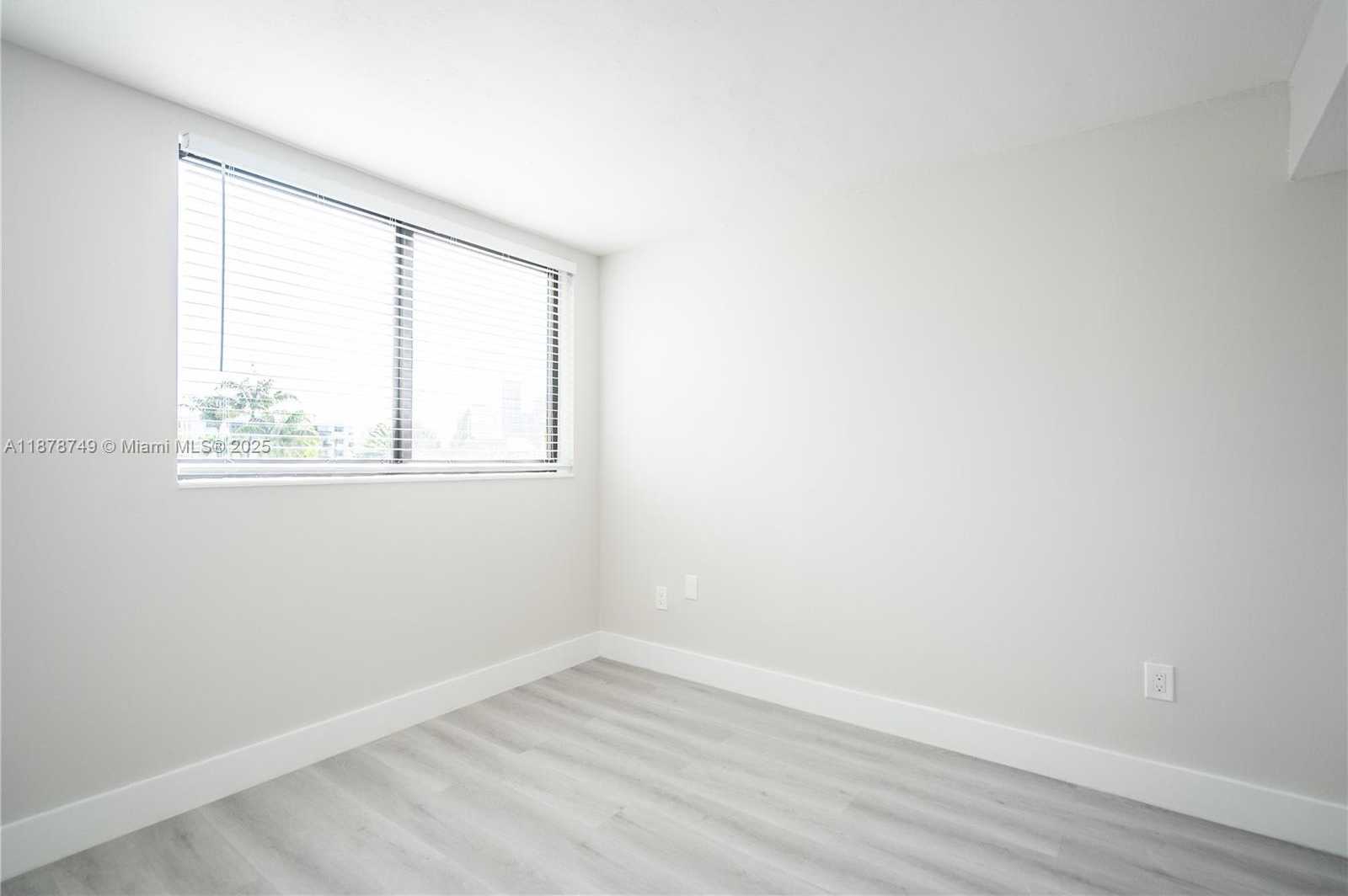 Small Image of 6960 RUE VENDOME #301, Miami Beach Number 15