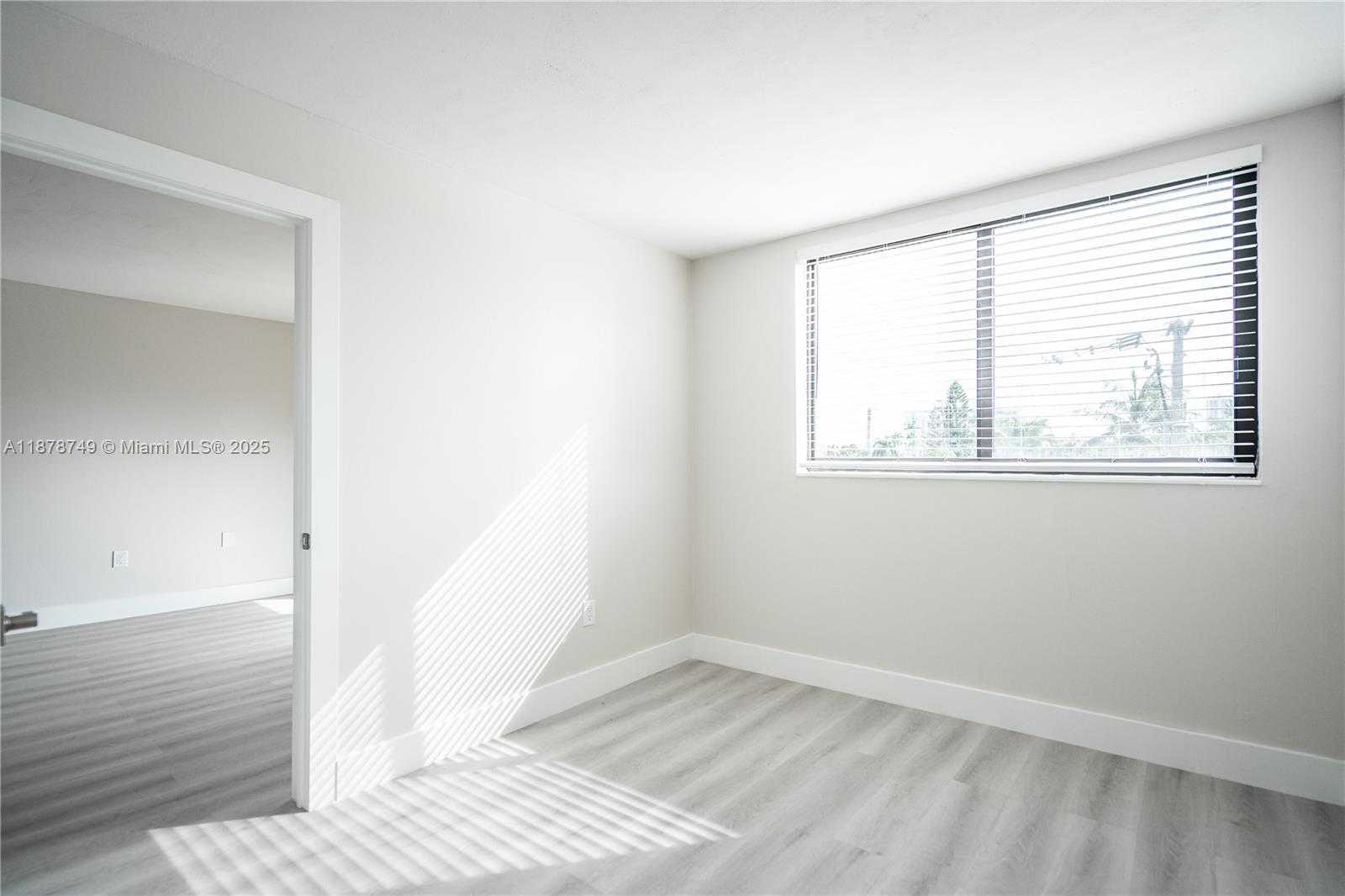 Small Image of 6960 RUE VENDOME #301, Miami Beach Number 16
