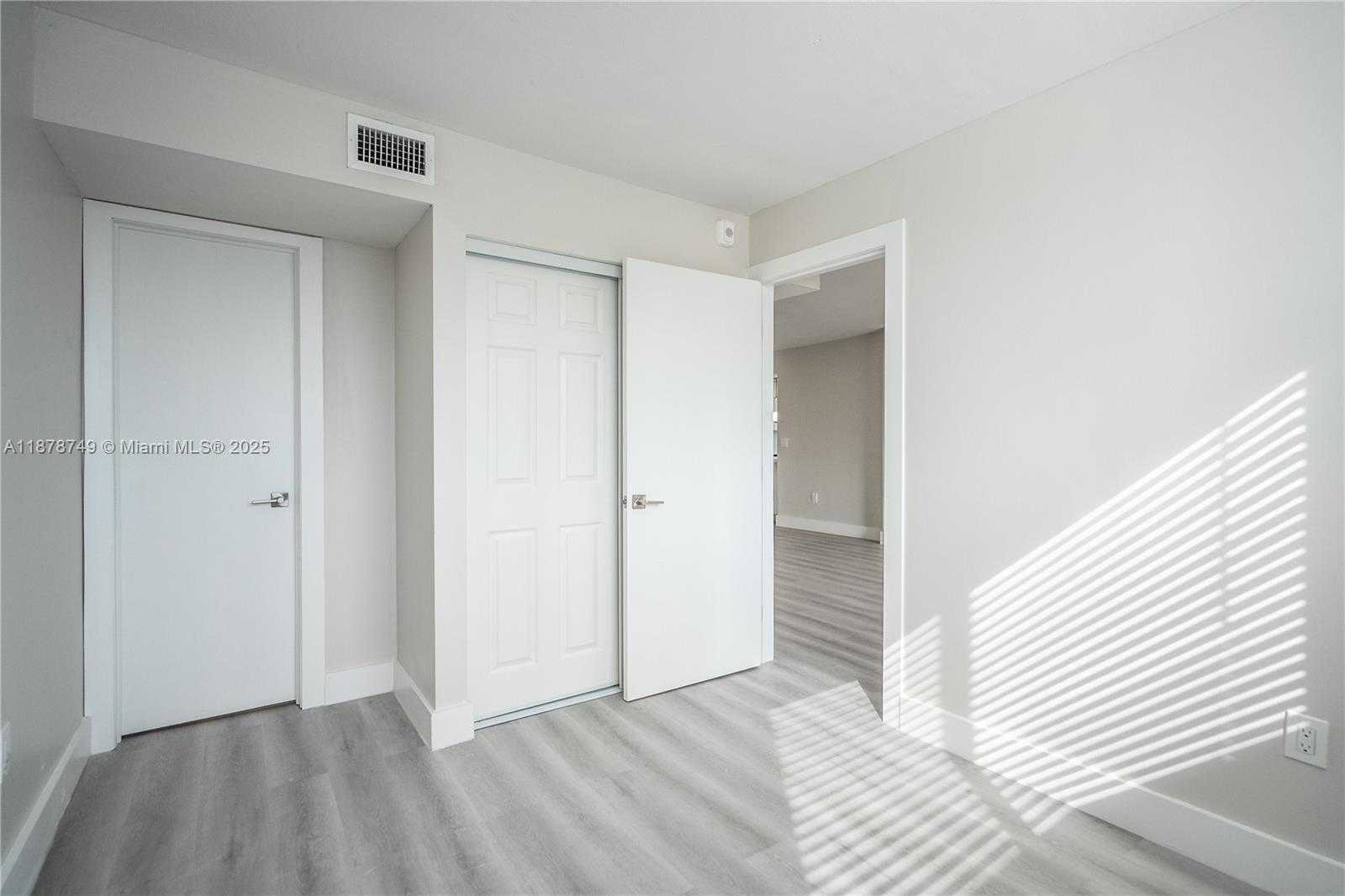Small Image of 6960 RUE VENDOME #301, Miami Beach Number 17