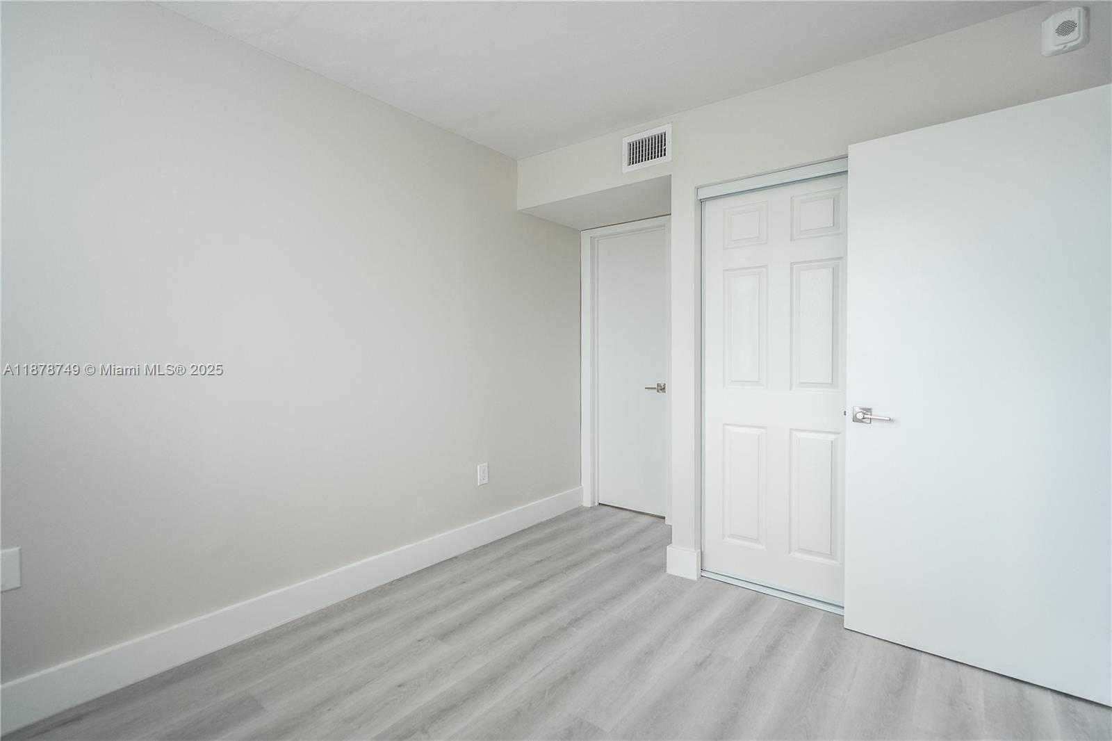 Small Image of 6960 RUE VENDOME #301, Miami Beach Number 18