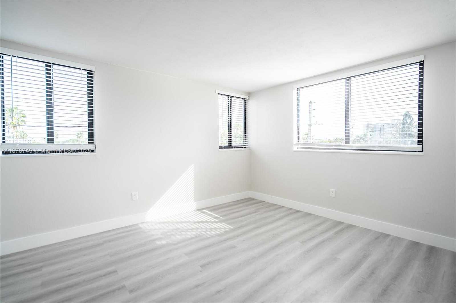 Small Image of 6960 RUE VENDOME #301, Miami Beach Number 20