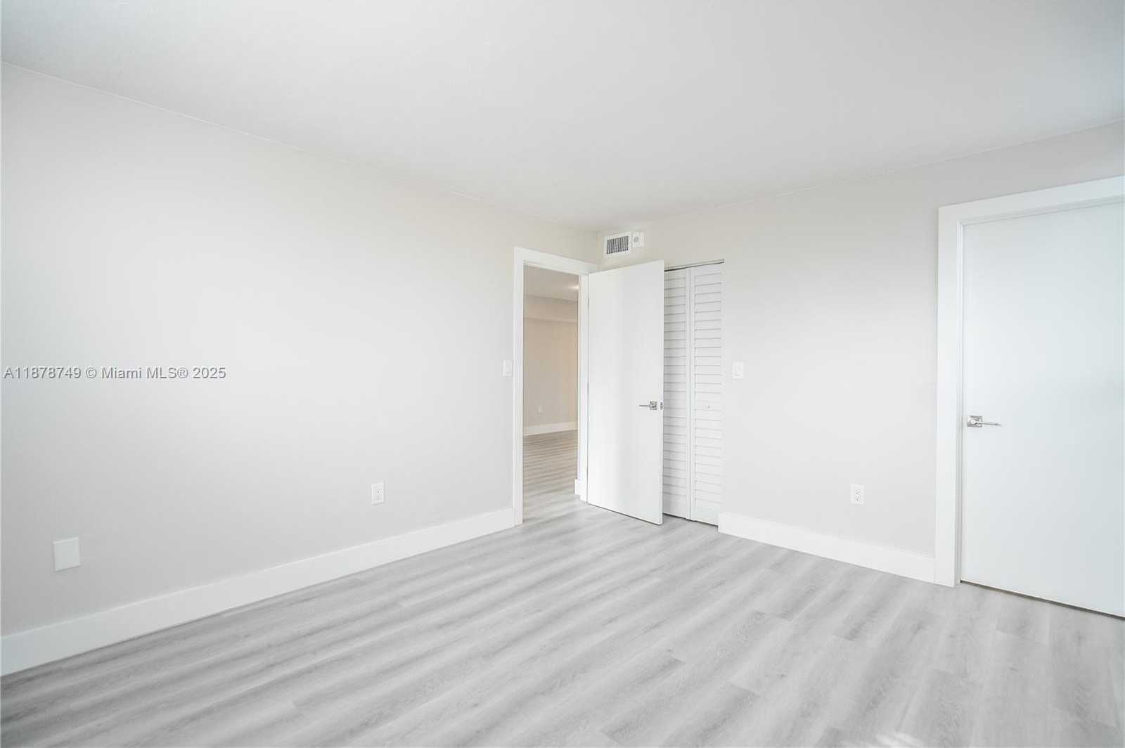 Small Image of 6960 RUE VENDOME #301, Miami Beach Number 22