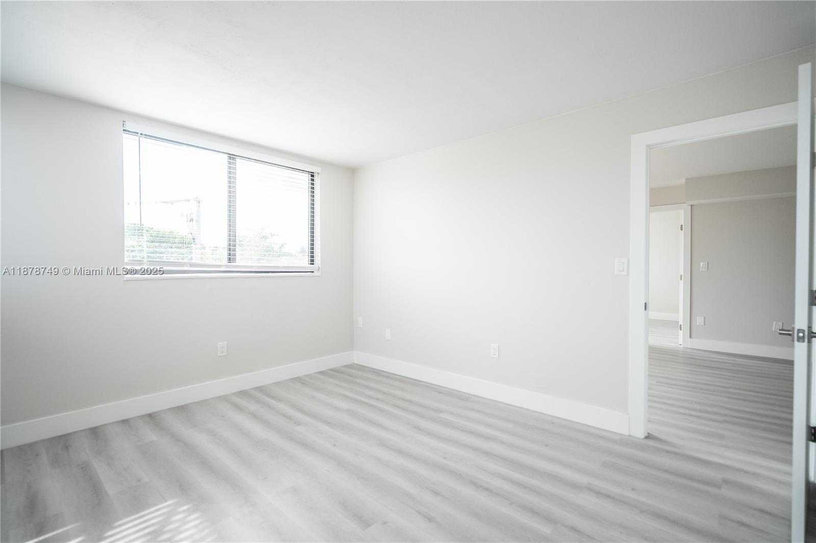 Small Image of 6960 RUE VENDOME #301, Miami Beach Number 23