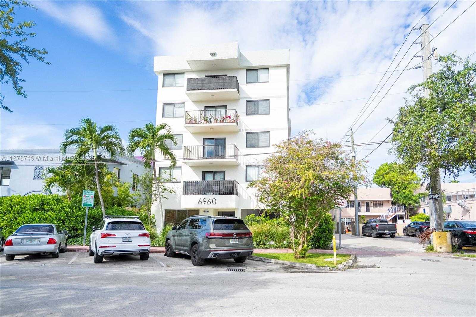 Small Image of 6960 RUE VENDOME #301, Miami Beach Number 30