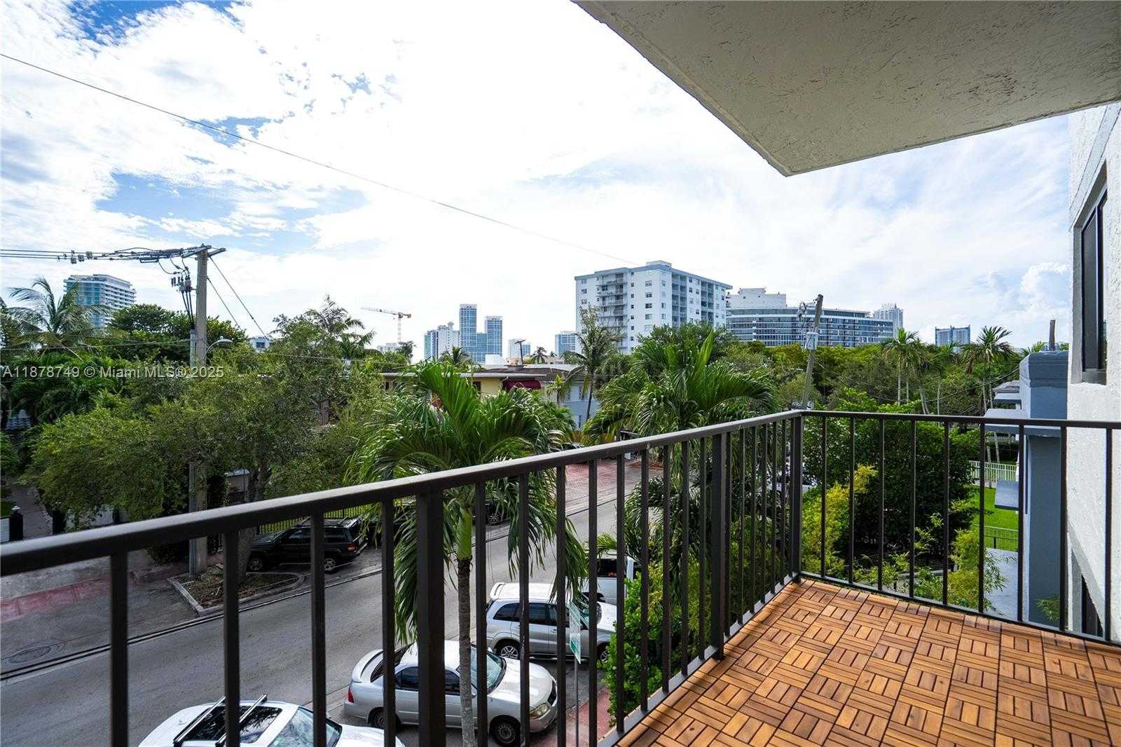 Small Image of 6960 RUE VENDOME #301, Miami Beach Number 5