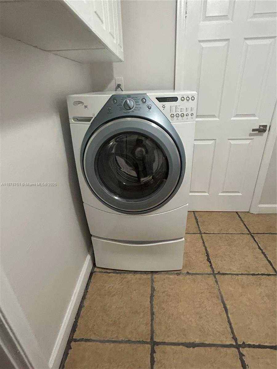 Small Image of 1320 SOUTH WEST 102ND CT, Miami Number 10