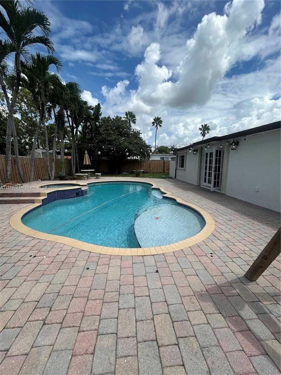 Small Image of 1320 SOUTH WEST 102ND CT, Miami Number 24