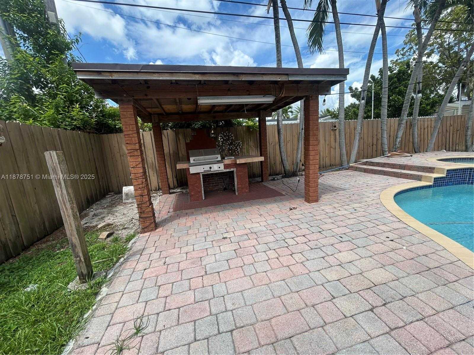 Small Image of 1320 SOUTH WEST 102ND CT, Miami Number 25