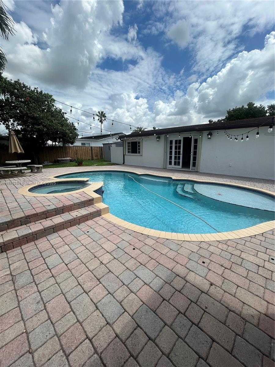 Small Image of 1320 SOUTH WEST 102ND CT, Miami Number 27