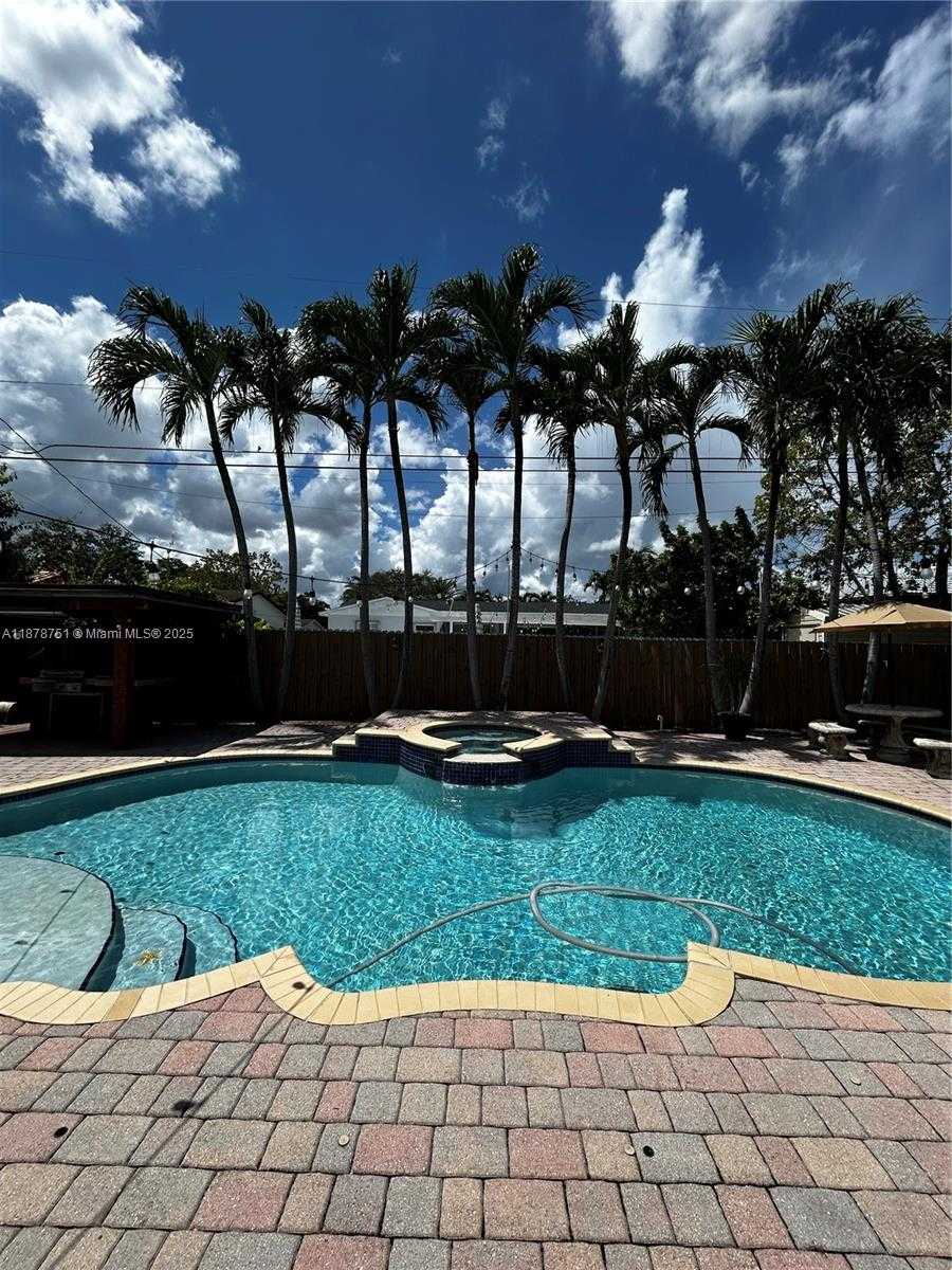 Small Image of 1320 SOUTH WEST 102ND CT, Miami Number 28
