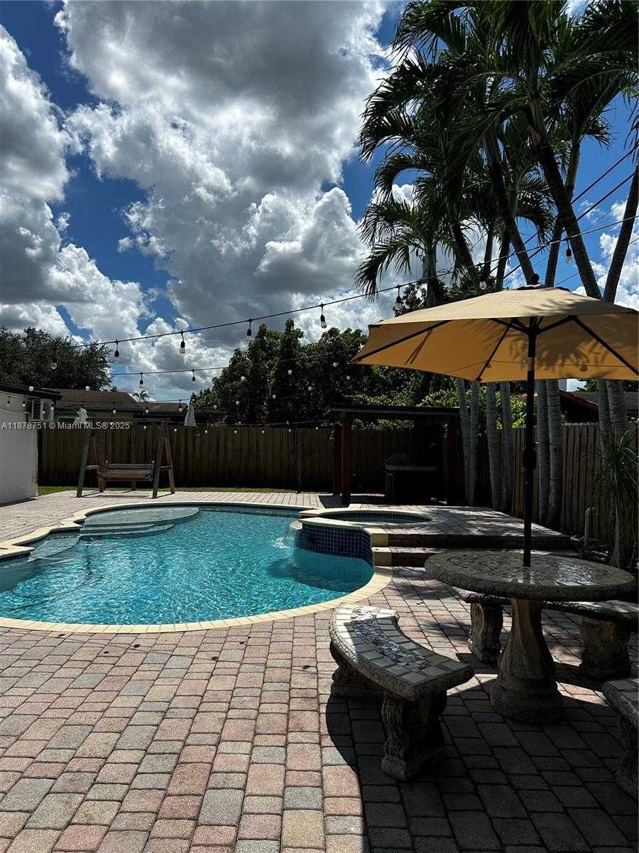 Small Image of 1320 SOUTH WEST 102ND CT, Miami Number 29