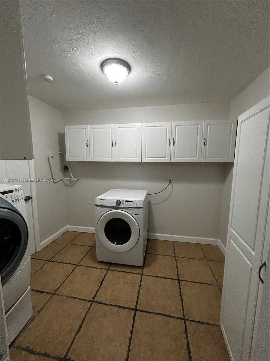Small Image of 1320 SOUTH WEST 102ND CT, Miami Number 31