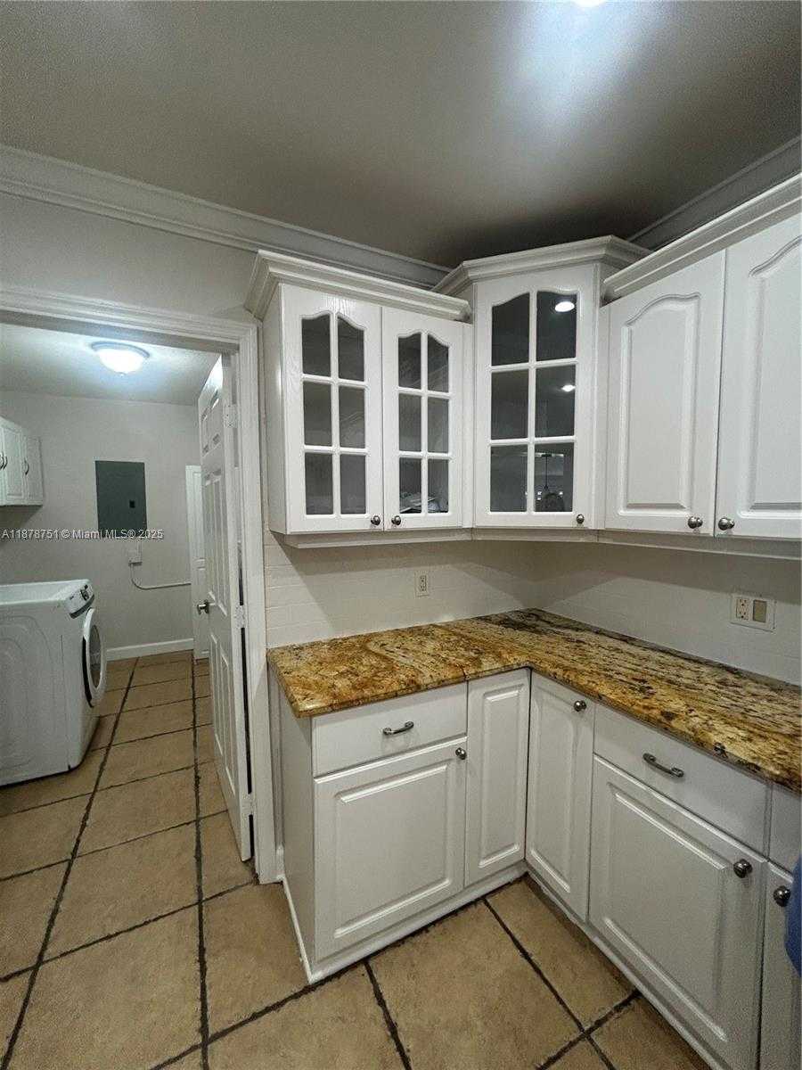 Small Image of 1320 SOUTH WEST 102ND CT, Miami Number 4