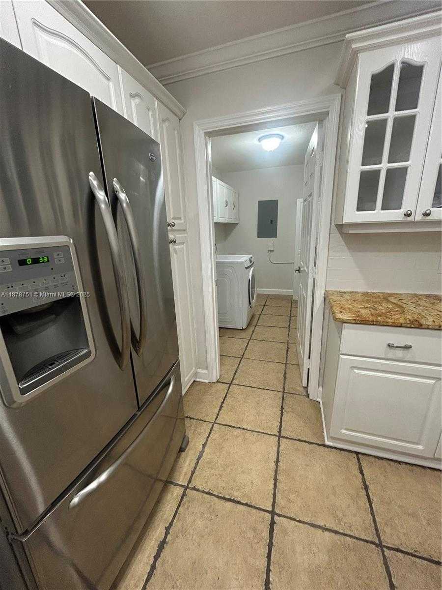 Small Image of 1320 SOUTH WEST 102ND CT, Miami Number 5