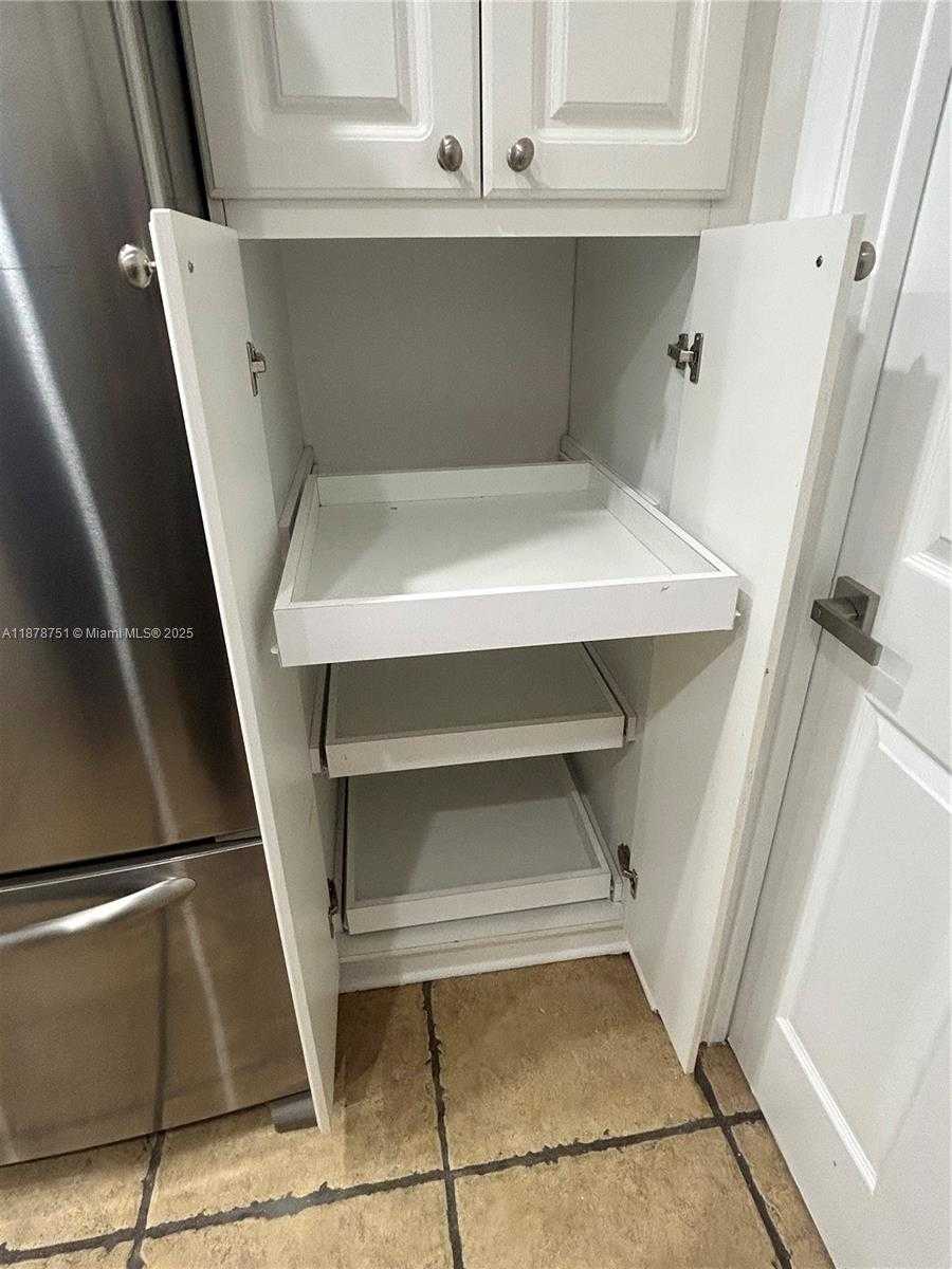 Small Image of 1320 SOUTH WEST 102ND CT, Miami Number 6