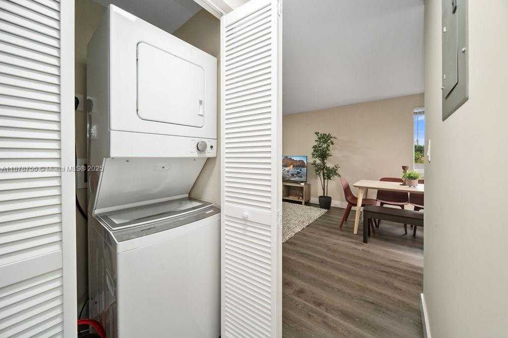 Small Image of 2311 SCOTT ST #4, Hollywood Number 10