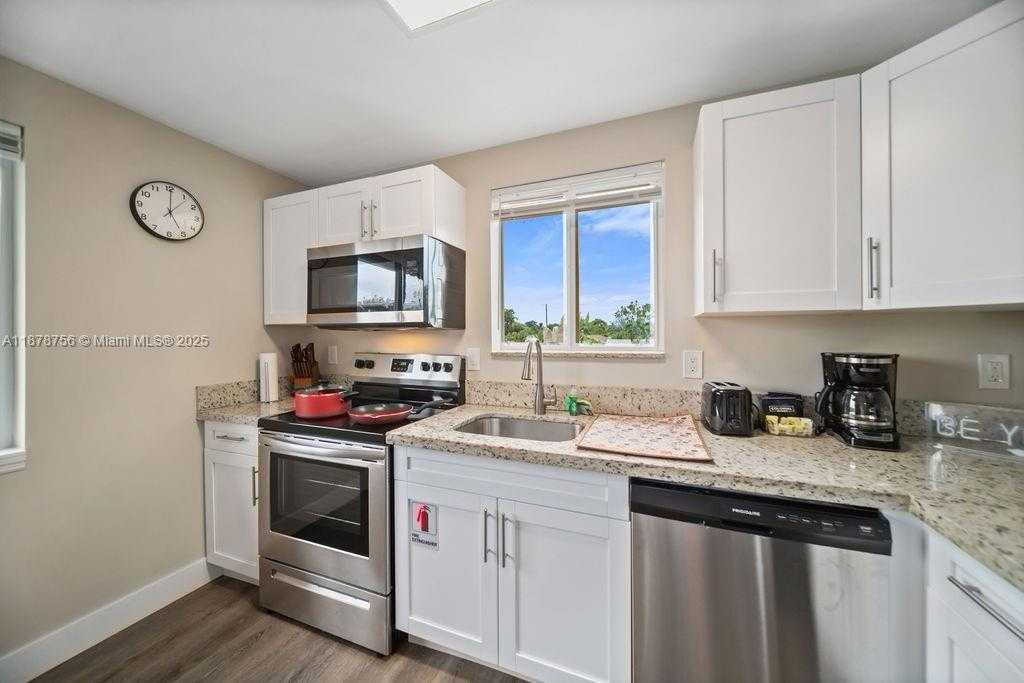 Small Image of 2311 SCOTT ST #4, Hollywood Number 2