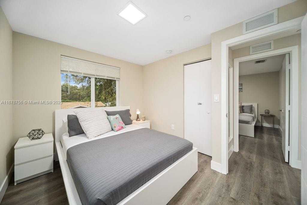 Small Image of 2311 SCOTT ST #4, Hollywood Number 9