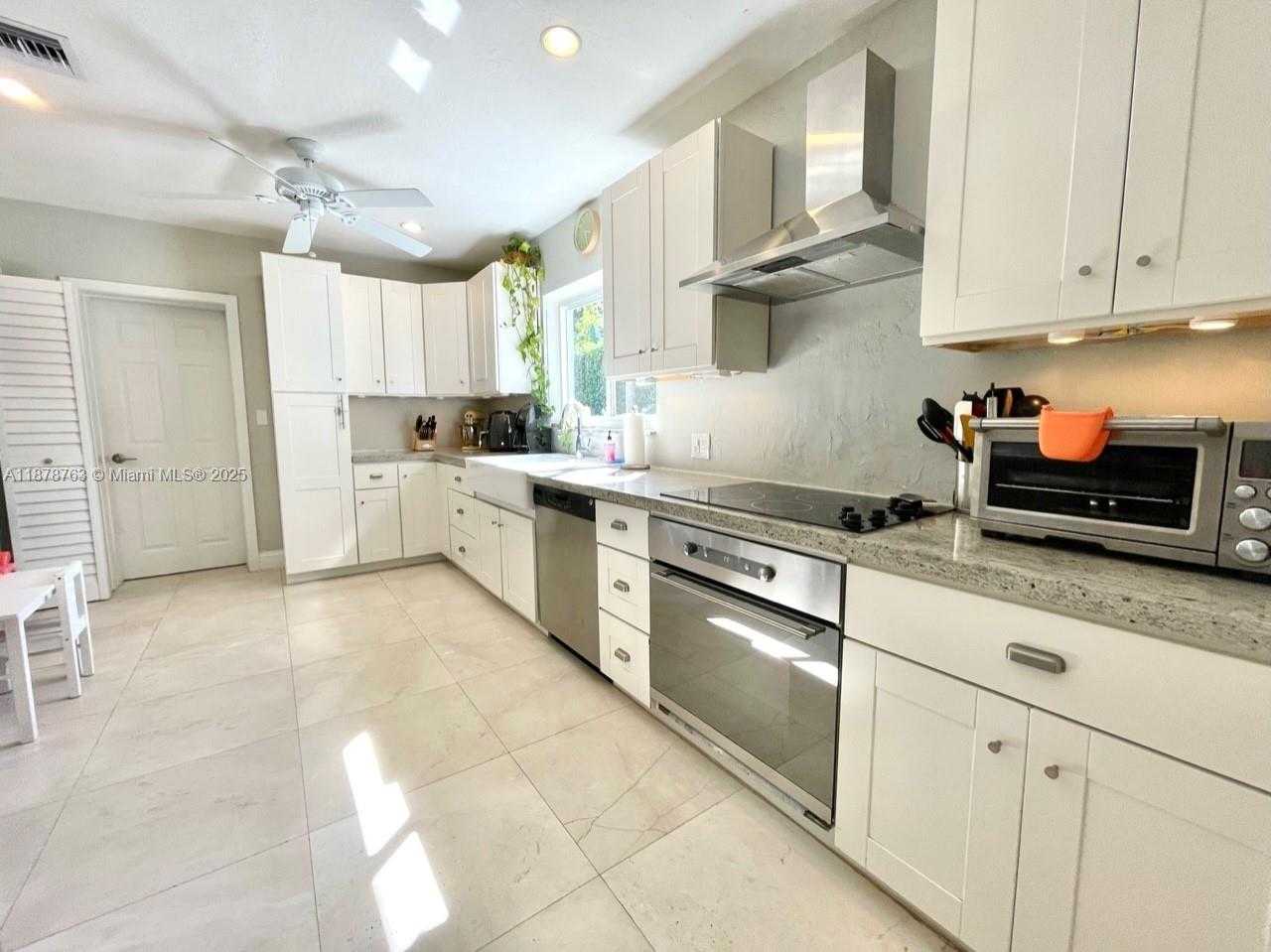 Small Image of 4050 MATHESON AVE, Miami Number 4