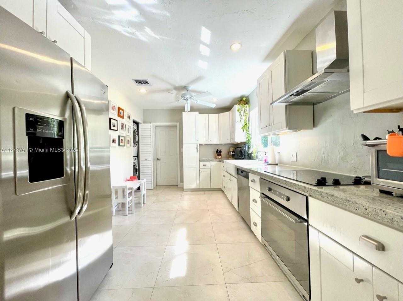 Small Image of 4050 MATHESON AVE, Miami Number 5