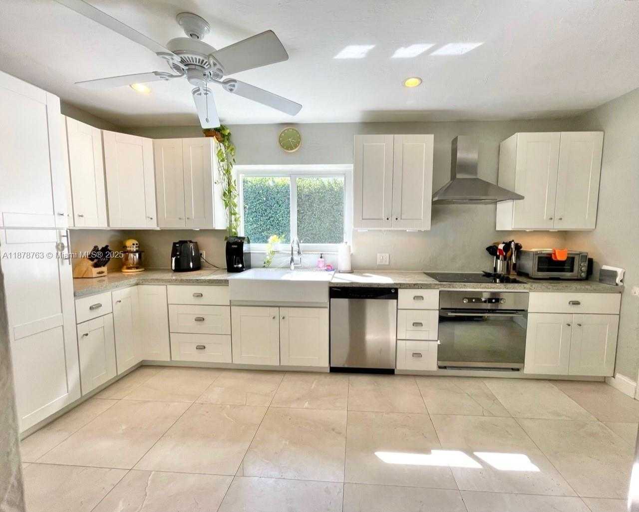 Small Image of 4050 MATHESON AVE, Miami Number 7
