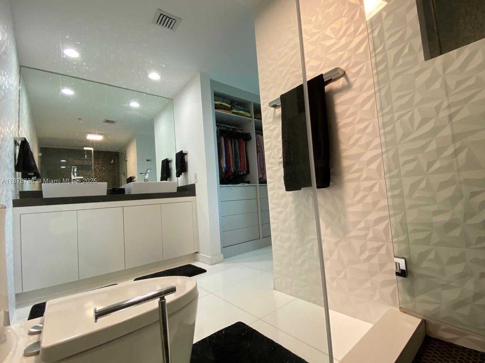 Small Image of 1900 NORTH BAYSHORE DR #3312, Miami Number 19