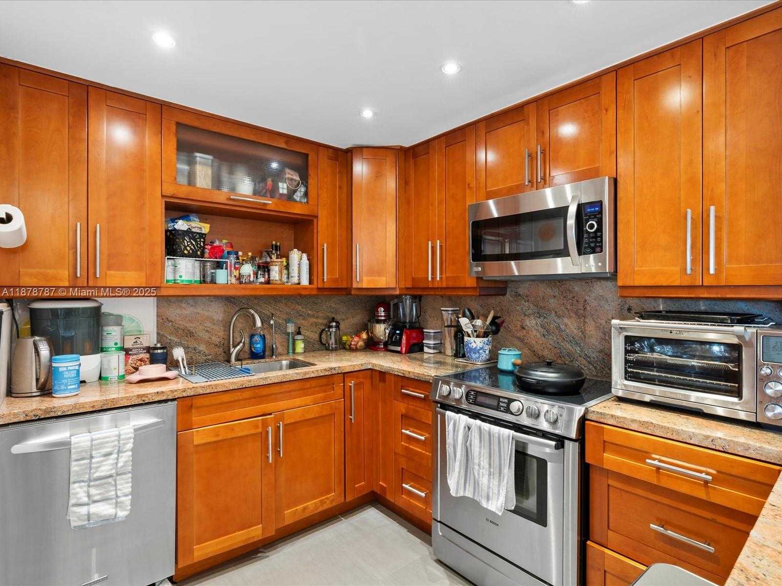 Small Image of 1450 BRICKELL BAY DR #608, Miami Number 12