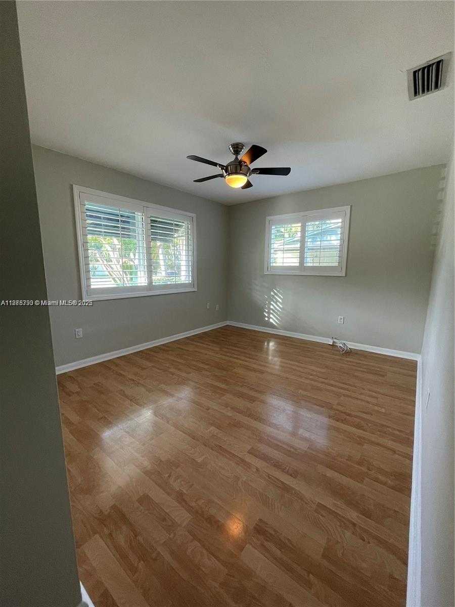Small Image of 10540 SOUTH WEST 96TH ST, Miami Number 10