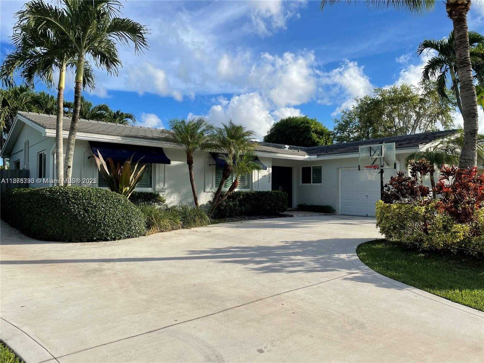 Small Image of 10540 SOUTH WEST 96TH ST, Miami Number 2