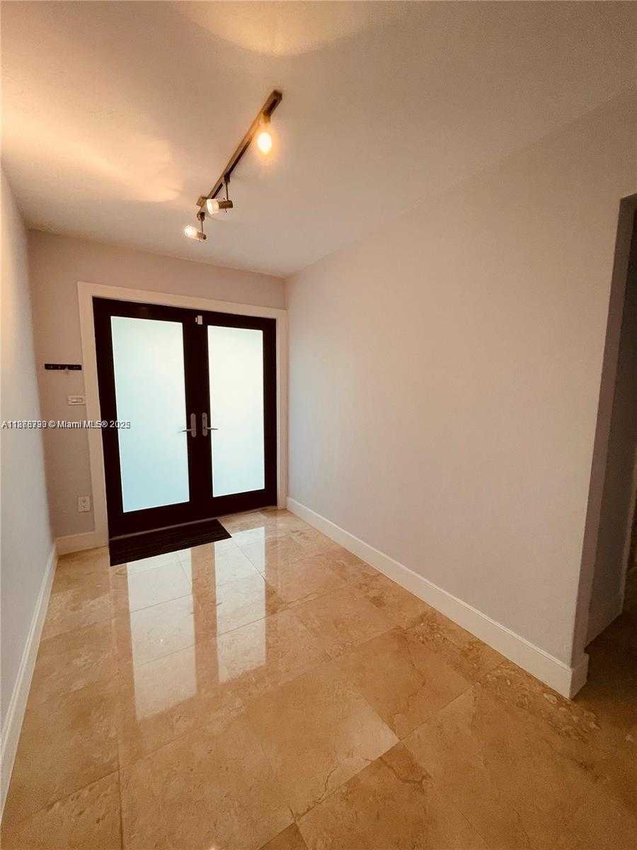 Small Image of 10540 SOUTH WEST 96TH ST, Miami Number 4